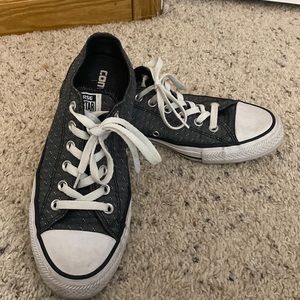 EUC ⭐️ Chuck Taylor All Star Classic low top shoe ⭐️